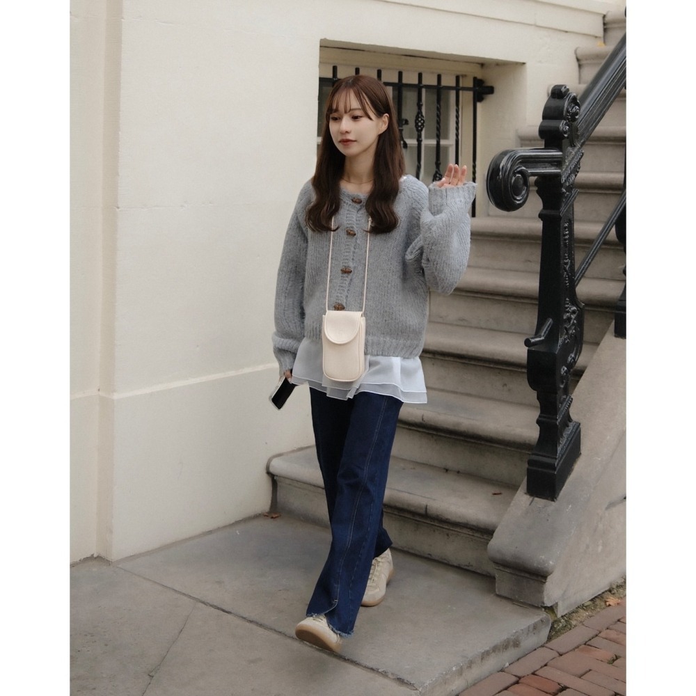 【現貨】日系選品💕moi日單 推! 溫柔寬鬆木扣針織圓領外套 開衫 上衣 外套 日系-細節圖5