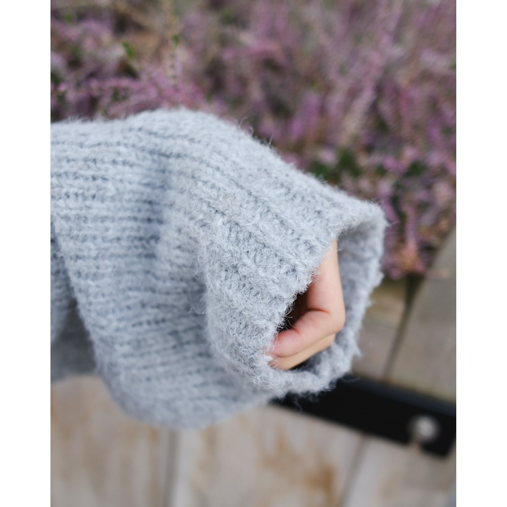 【現貨】日系選品💕moi日單 推! 溫柔寬鬆木扣針織圓領外套 開衫 上衣 外套 日系-細節圖7