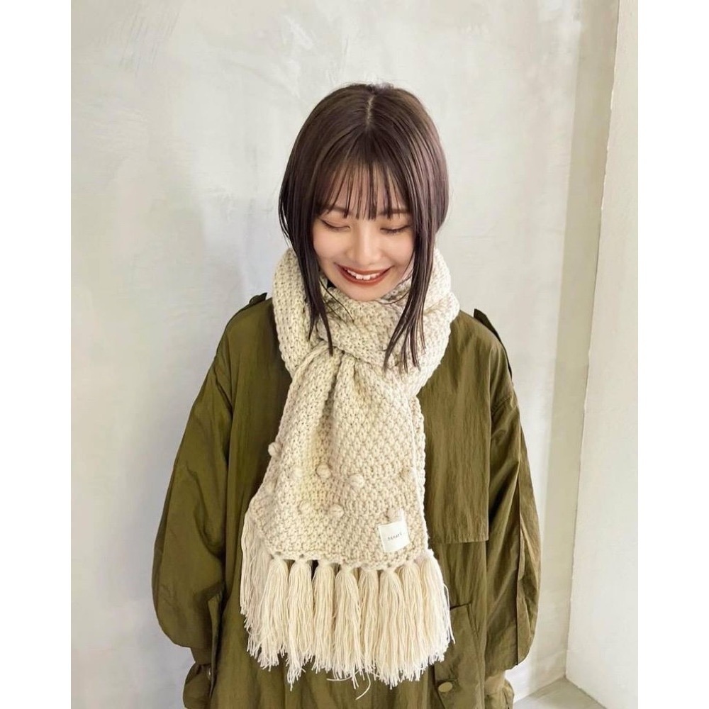 【兩色現貨+預購】 日系選品💕Hin日單 人氣款流蘇手工立體球球針織圍巾 編織圍巾-細節圖2