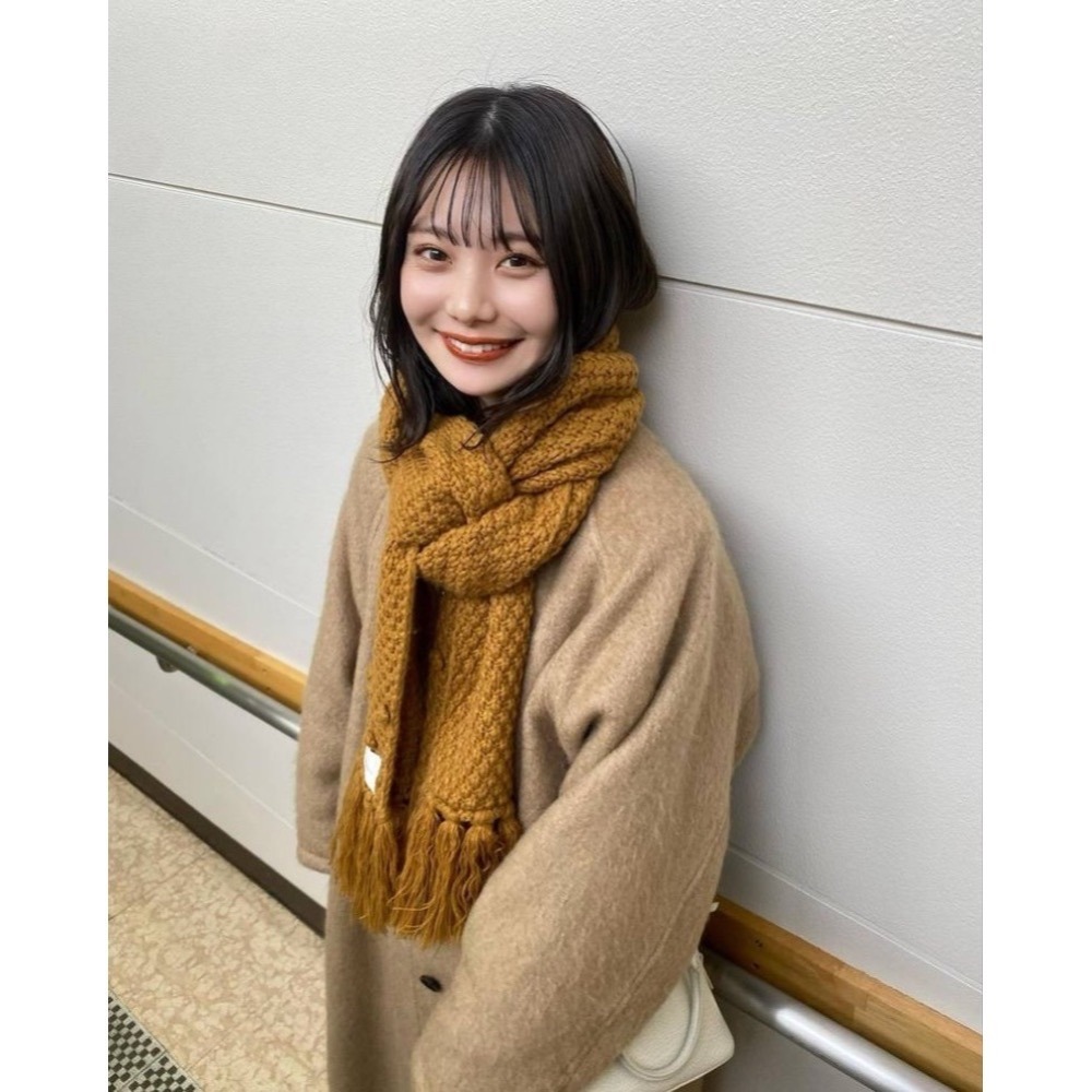 【兩色現貨+預購】 日系選品💕Hin日單 人氣款流蘇手工立體球球針織圍巾 編織圍巾-細節圖3