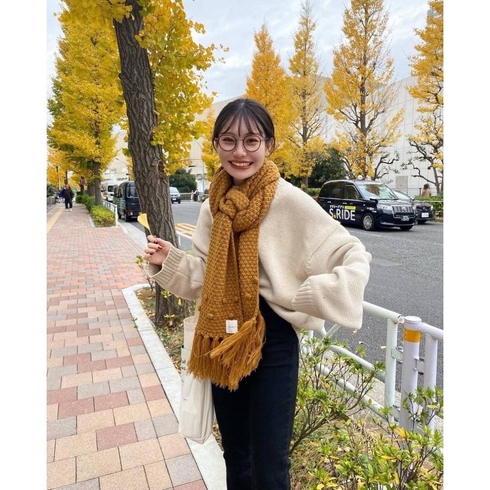 【兩色現貨+預購】 日系選品💕Hin日單 人氣款流蘇手工立體球球針織圍巾 編織圍巾-細節圖4