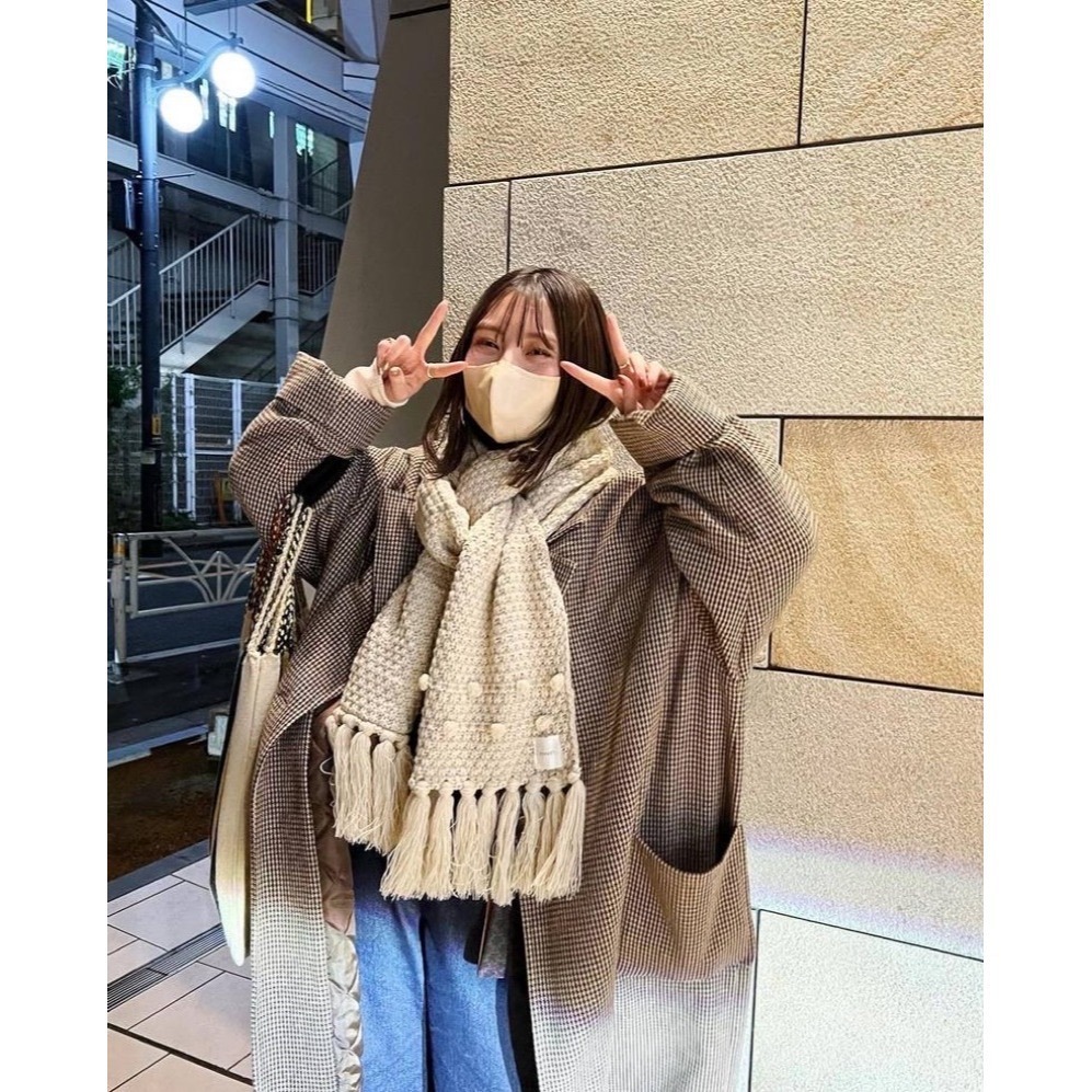 【兩色現貨+預購】 日系選品💕Hin日單 人氣款流蘇手工立體球球針織圍巾 編織圍巾-規格圖9