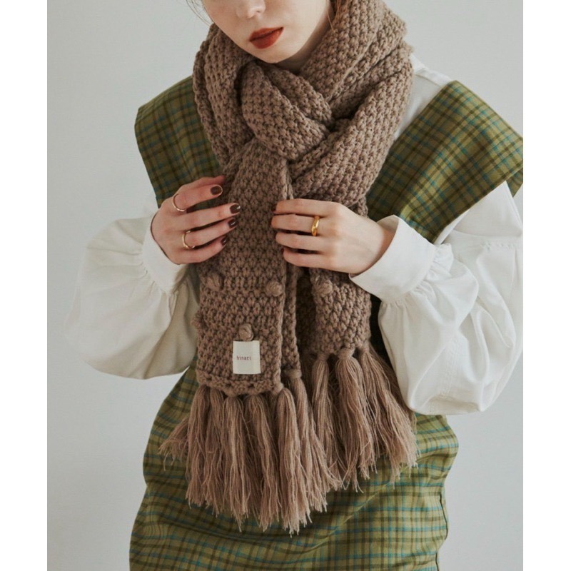 【兩色現貨+預購】 日系選品💕Hin日單 人氣款流蘇手工立體球球針織圍巾 編織圍巾-規格圖9