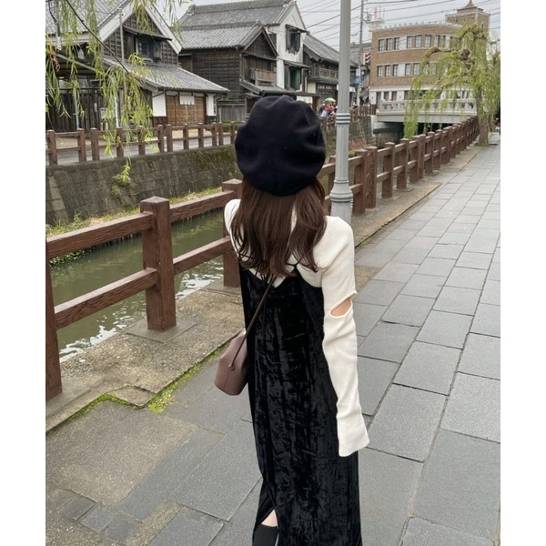 【黑現貨+預購】日系選品💕hin日單 絲絨褶皺感下擺蕾絲開叉細肩帶吊帶裙 洋裝-細節圖3