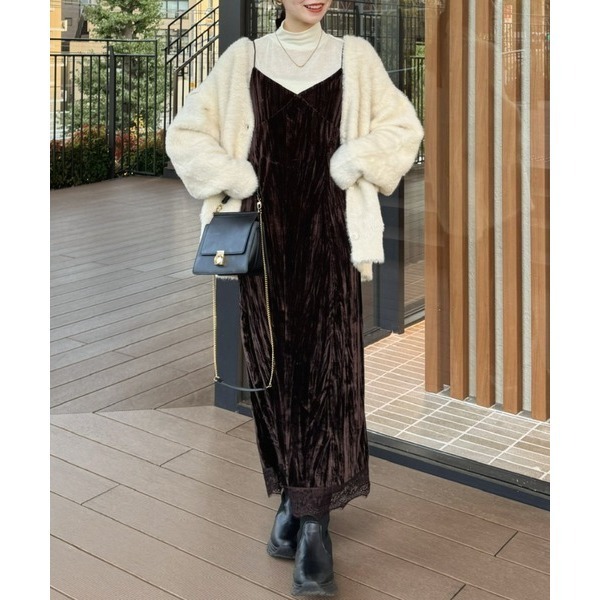 【黑現貨+預購】日系選品💕hin日單 絲絨褶皺感下擺蕾絲開叉細肩帶吊帶裙 洋裝-細節圖4