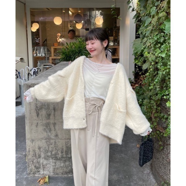 【綠、粉現貨+預購】自留實拍 日系選品💕人氣🔥新色返單! Hin日單 毛絨絨口袋V領鈕扣寬鬆針織毛衣 外套 開衫-細節圖2