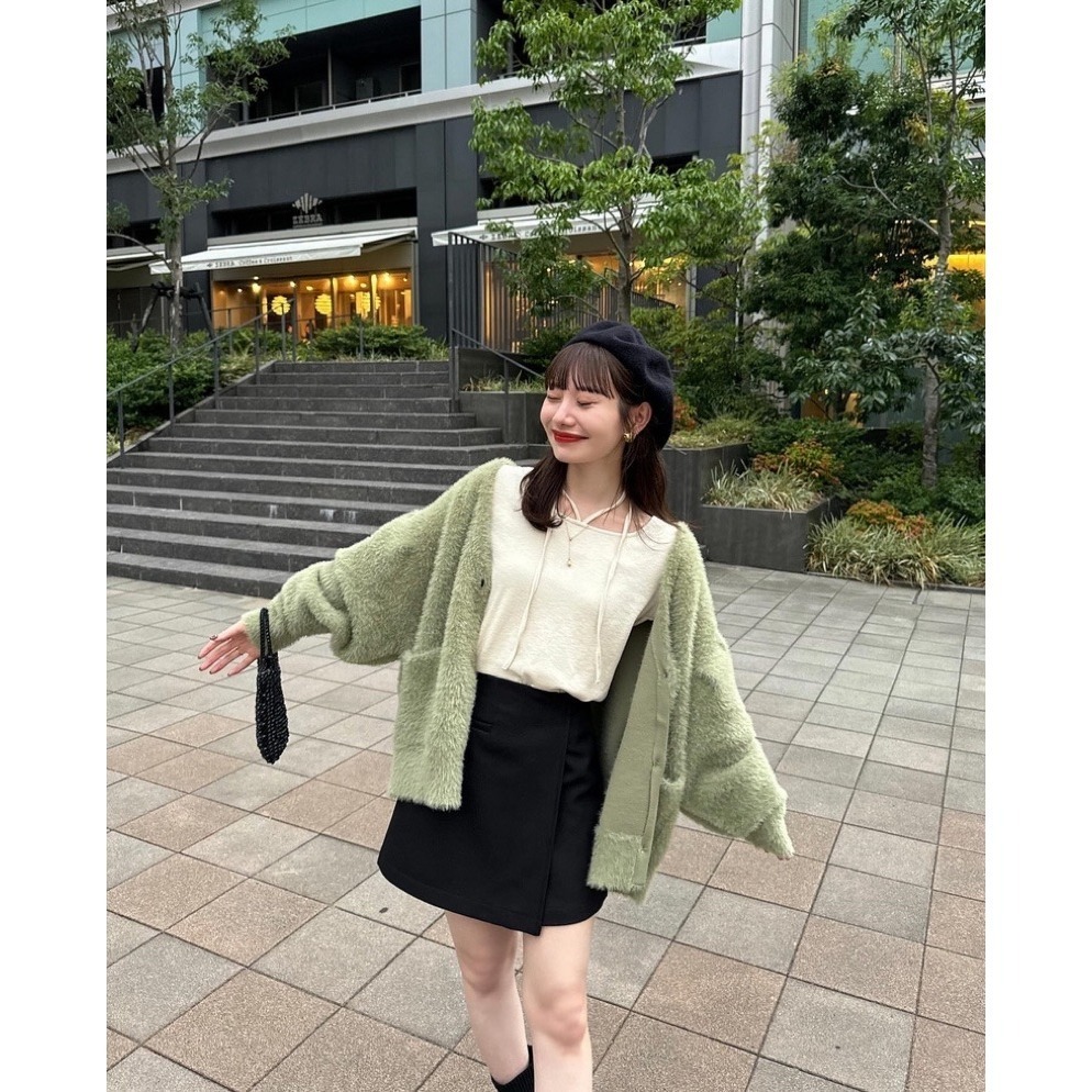 【綠、粉現貨+預購】自留實拍 日系選品💕人氣🔥新色返單! Hin日單 毛絨絨口袋V領鈕扣寬鬆針織毛衣 外套 開衫-細節圖7