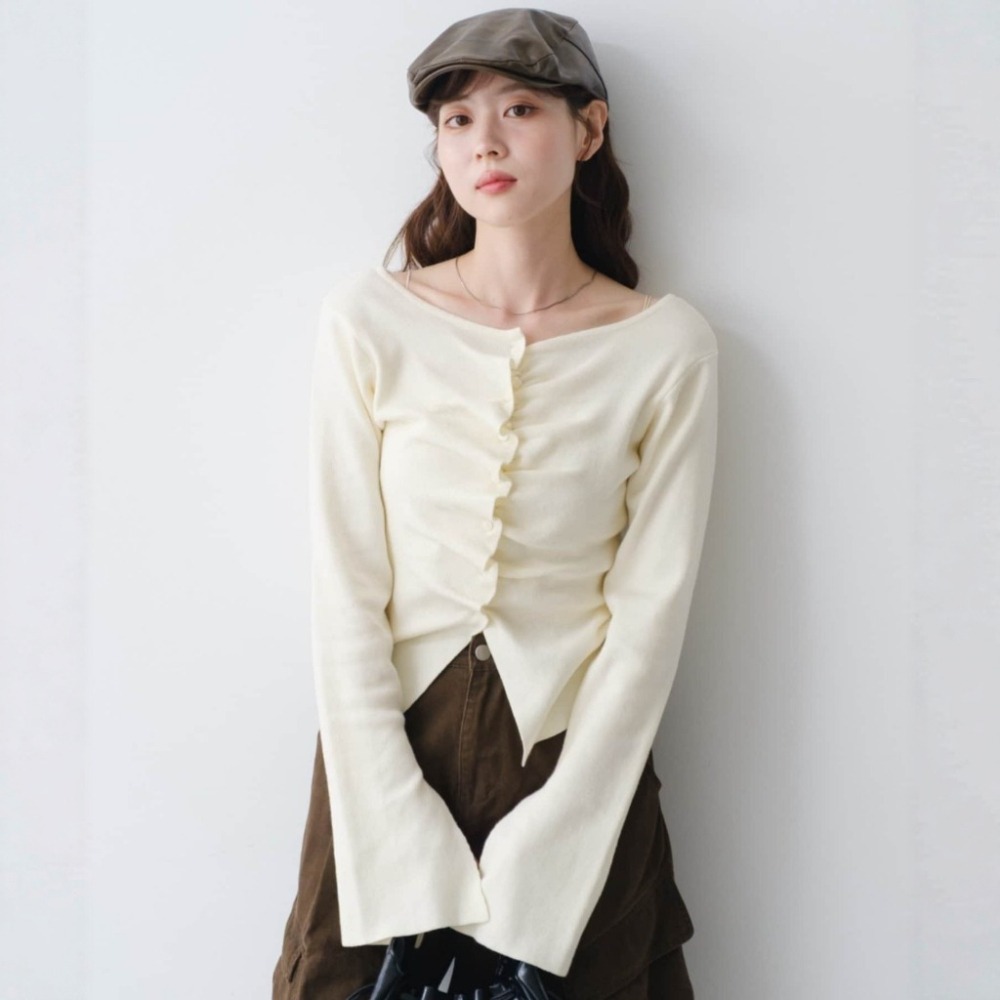 【米白、藍、灰現貨+預購】實拍📷日系選品💕kas日單 人氣皺褶造型喇叭長袖 袖口開叉 設計感顯瘦百搭長袖上衣 T恤-細節圖3