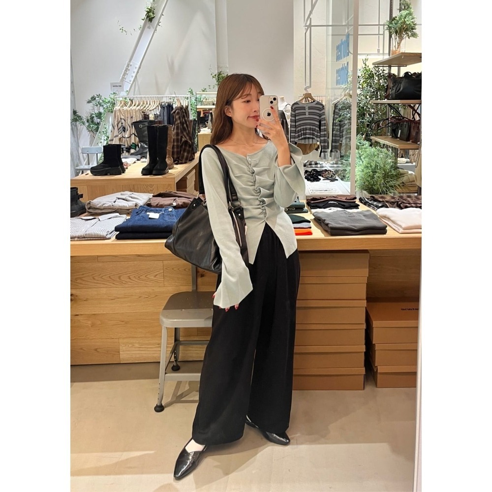 【米白、藍、灰現貨+預購】實拍📷日系選品💕kas日單 人氣皺褶造型喇叭長袖 袖口開叉 設計感顯瘦百搭長袖上衣 T恤-細節圖4