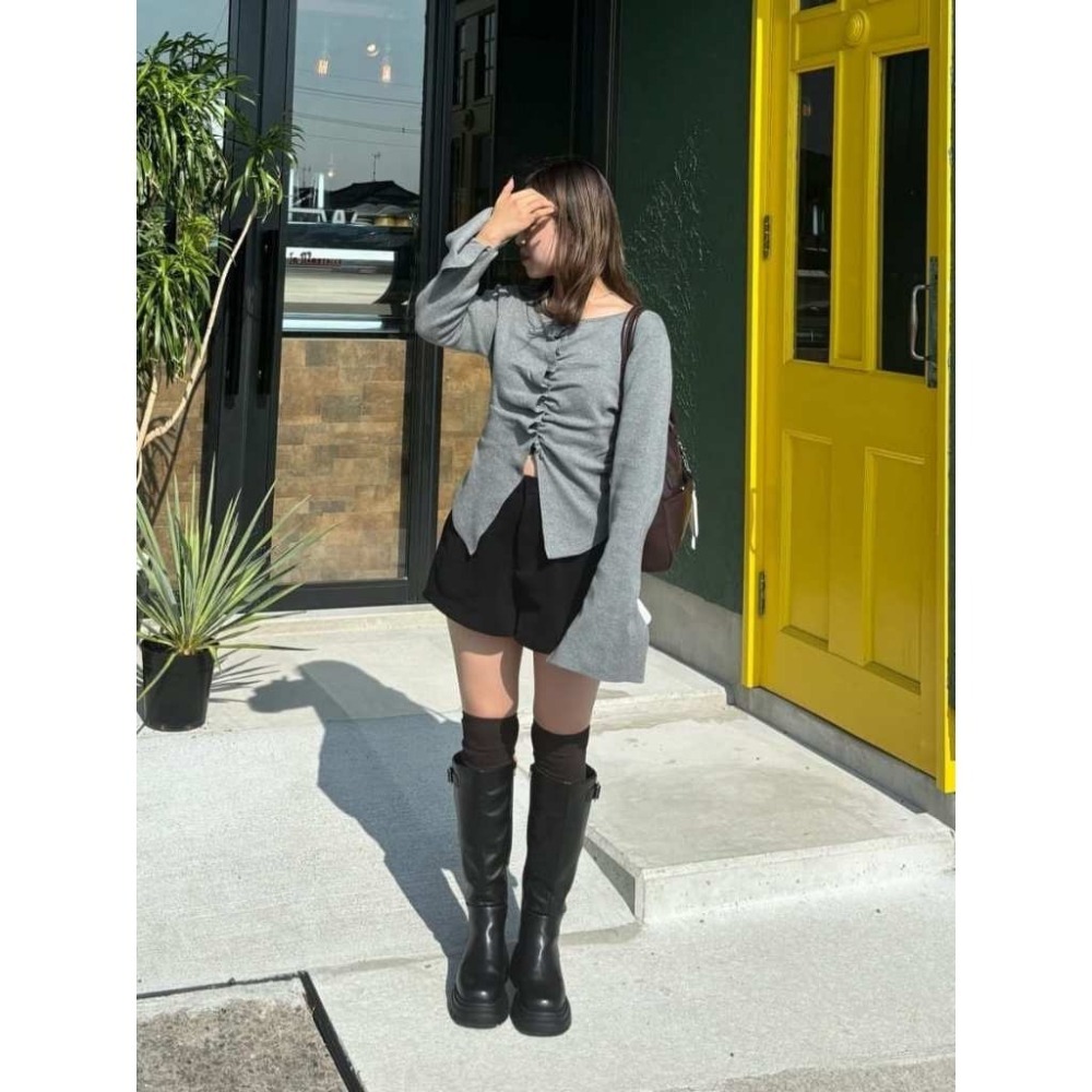 【米白、藍、灰現貨+預購】實拍📷日系選品💕kas日單 人氣皺褶造型喇叭長袖 袖口開叉 設計感顯瘦百搭長袖上衣 T恤-細節圖5