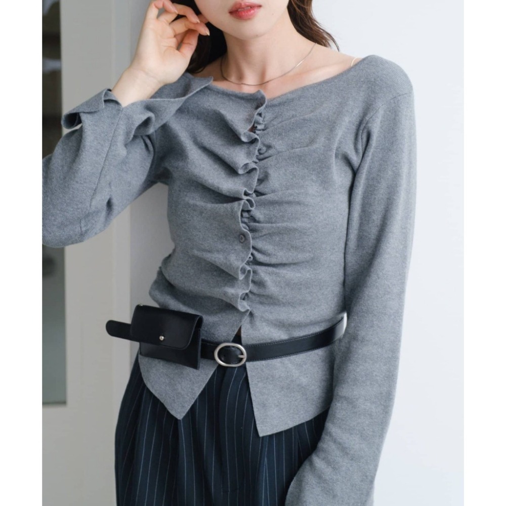 【米白、藍、灰現貨+預購】實拍📷日系選品💕kas日單 人氣皺褶造型喇叭長袖 袖口開叉 設計感顯瘦百搭長袖上衣 T恤-細節圖8