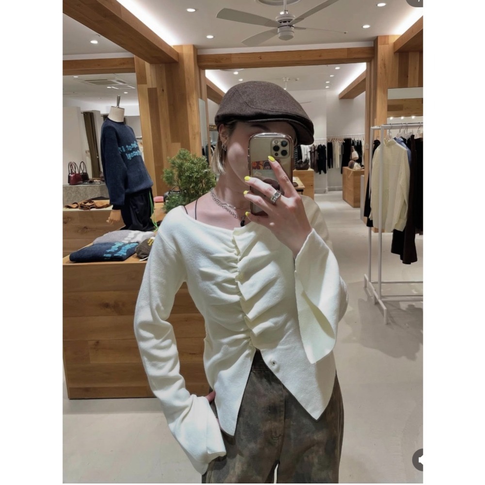 【米白、藍、灰現貨+預購】實拍📷日系選品💕kas日單 人氣皺褶造型喇叭長袖 袖口開叉 設計感顯瘦百搭長袖上衣 T恤-細節圖2