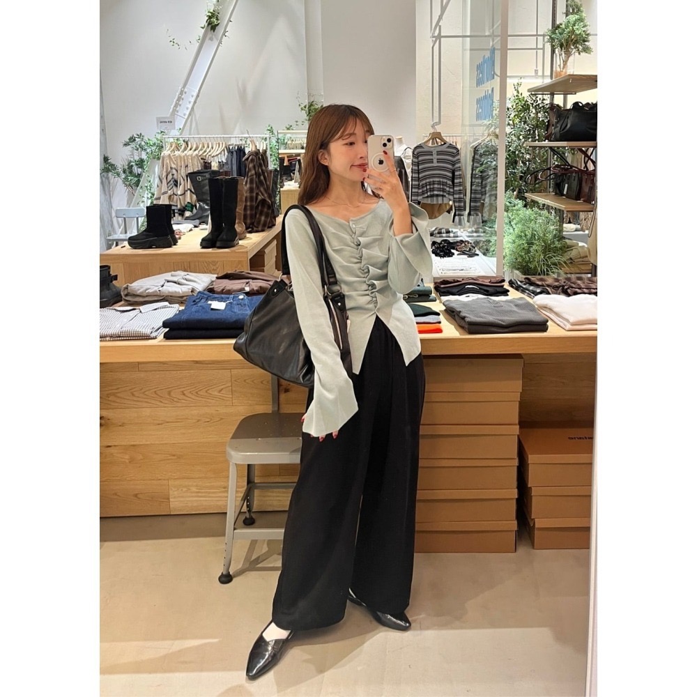 【米白、藍、灰現貨+預購】實拍📷日系選品💕kas日單 人氣皺褶造型喇叭長袖 袖口開叉 設計感顯瘦百搭長袖上衣 T恤-細節圖4