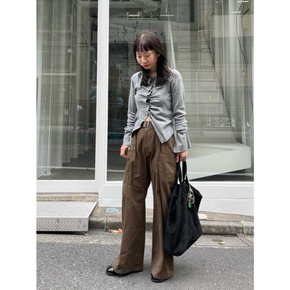 【米白、藍、灰現貨+預購】實拍📷日系選品💕kas日單 人氣皺褶造型喇叭長袖 袖口開叉 設計感顯瘦百搭長袖上衣 T恤-細節圖6