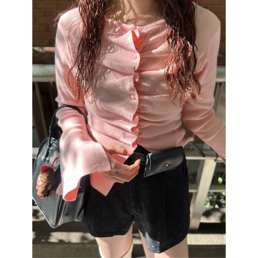 【米白、藍、灰現貨+預購】實拍📷日系選品💕kas日單 人氣皺褶造型喇叭長袖 袖口開叉 設計感顯瘦百搭長袖上衣 T恤-細節圖11