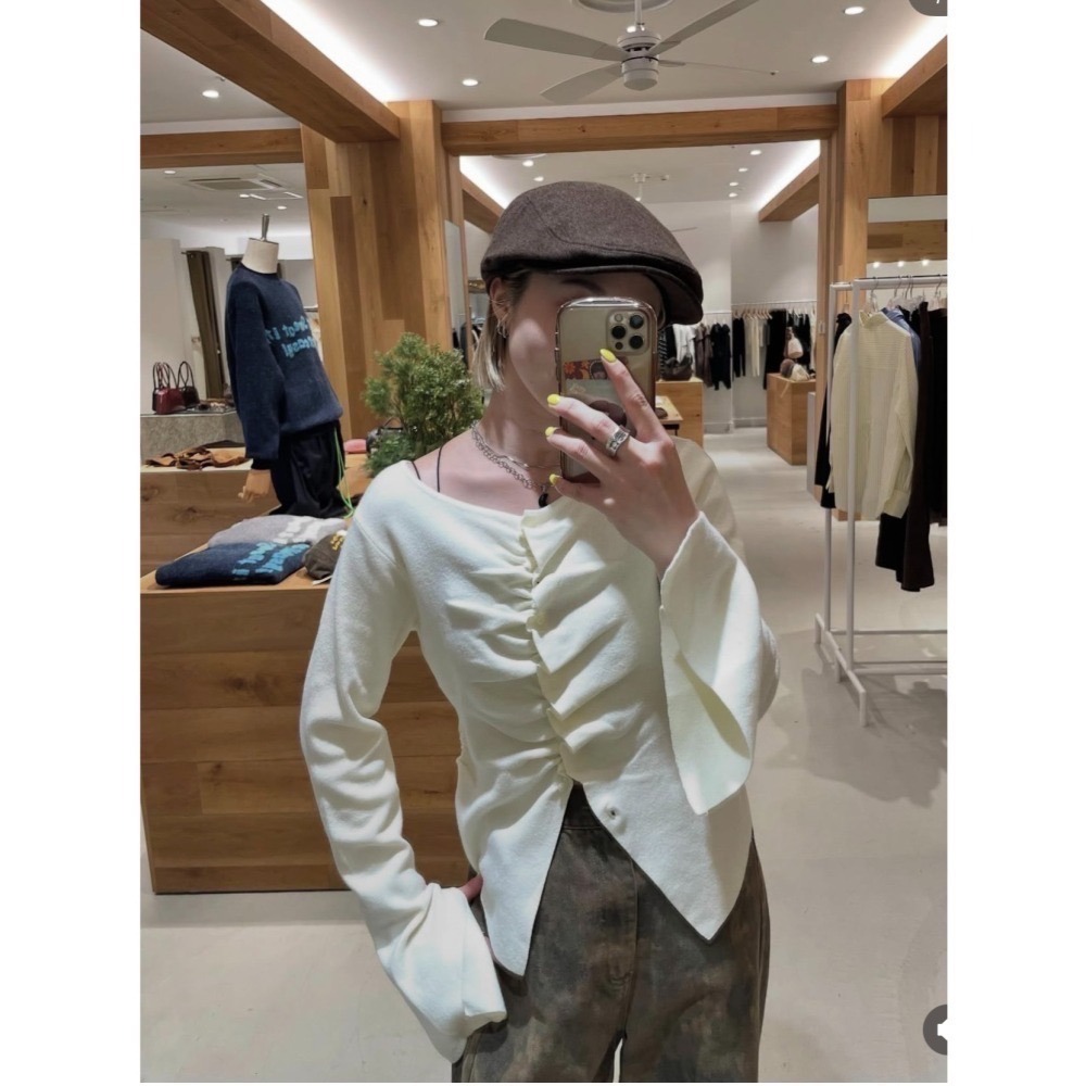 【預購】實拍📷日系選品💕kas日單 人氣皺褶造型喇叭長袖 袖口開叉 設計感顯瘦百搭長袖上衣 T恤-細節圖2