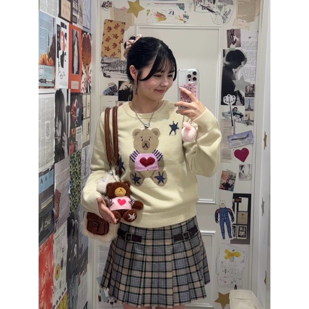 【預購】日系選品💕tina日單 手工刺繡可愛獨特小熊愛心圓領針織毛衣-細節圖2