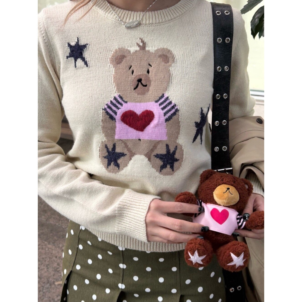 【預購】日系選品💕tina日單 手工刺繡可愛獨特小熊愛心圓領針織毛衣-細節圖6