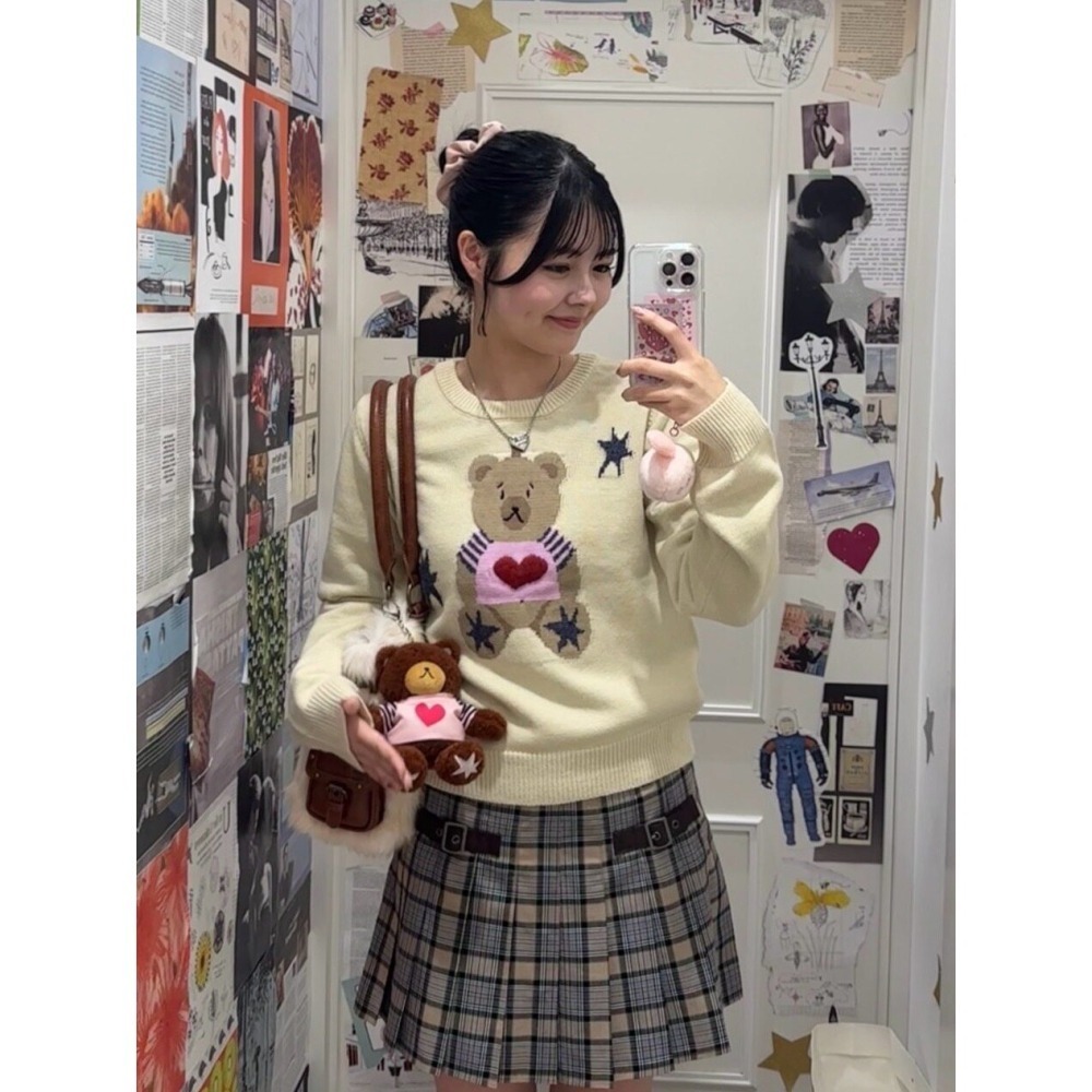 【紫現貨+預購】日系選品💕tina日單 手工刺繡可愛獨特小熊愛心圓領針織毛衣-細節圖2