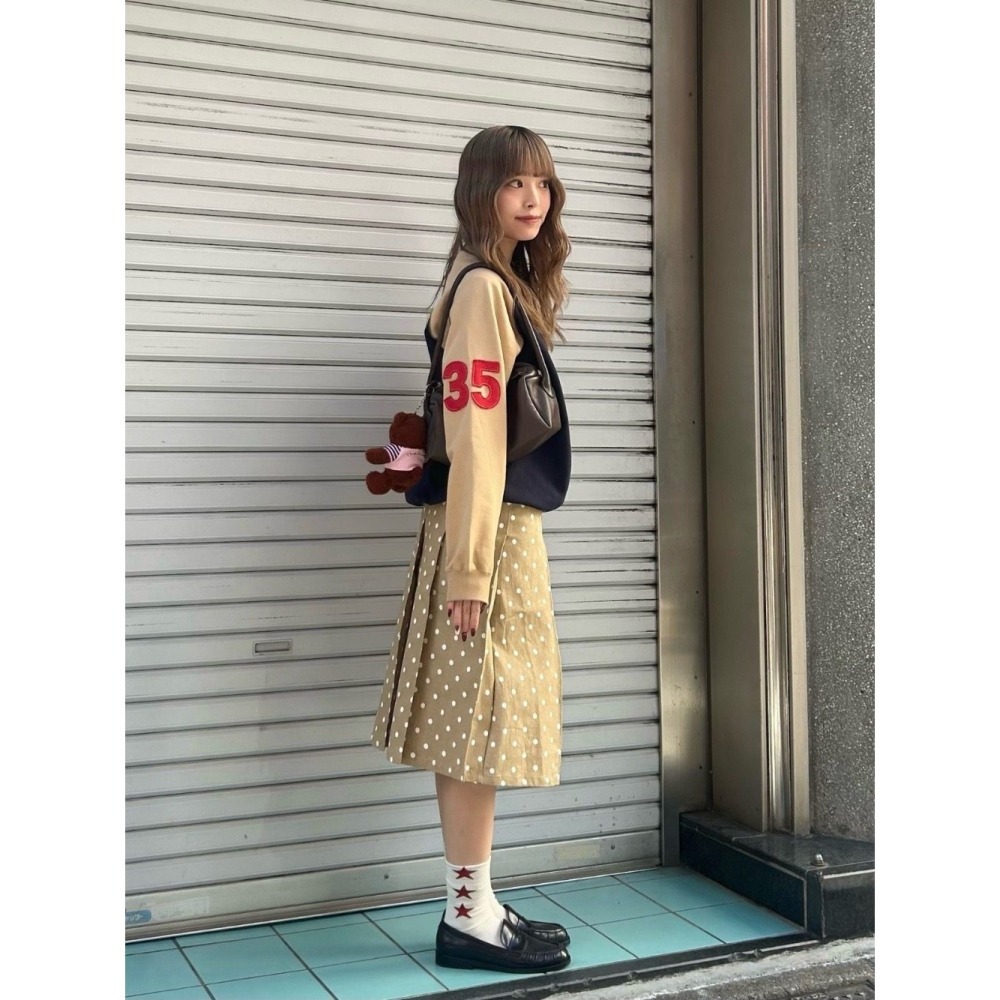 【棕咖色、米卡其現貨+預購】日系選品💕實拍📷tina日單 早秋新款純棉字母貼布美式拚色大學T 衛衣 長袖上衣-細節圖4