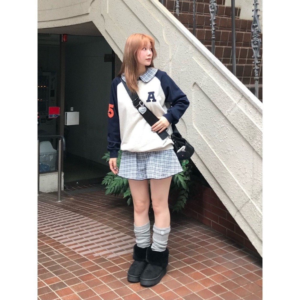 【棕咖色、米卡其現貨+預購】日系選品💕實拍📷tina日單 早秋新款純棉字母貼布美式拚色大學T 衛衣 長袖上衣-細節圖9