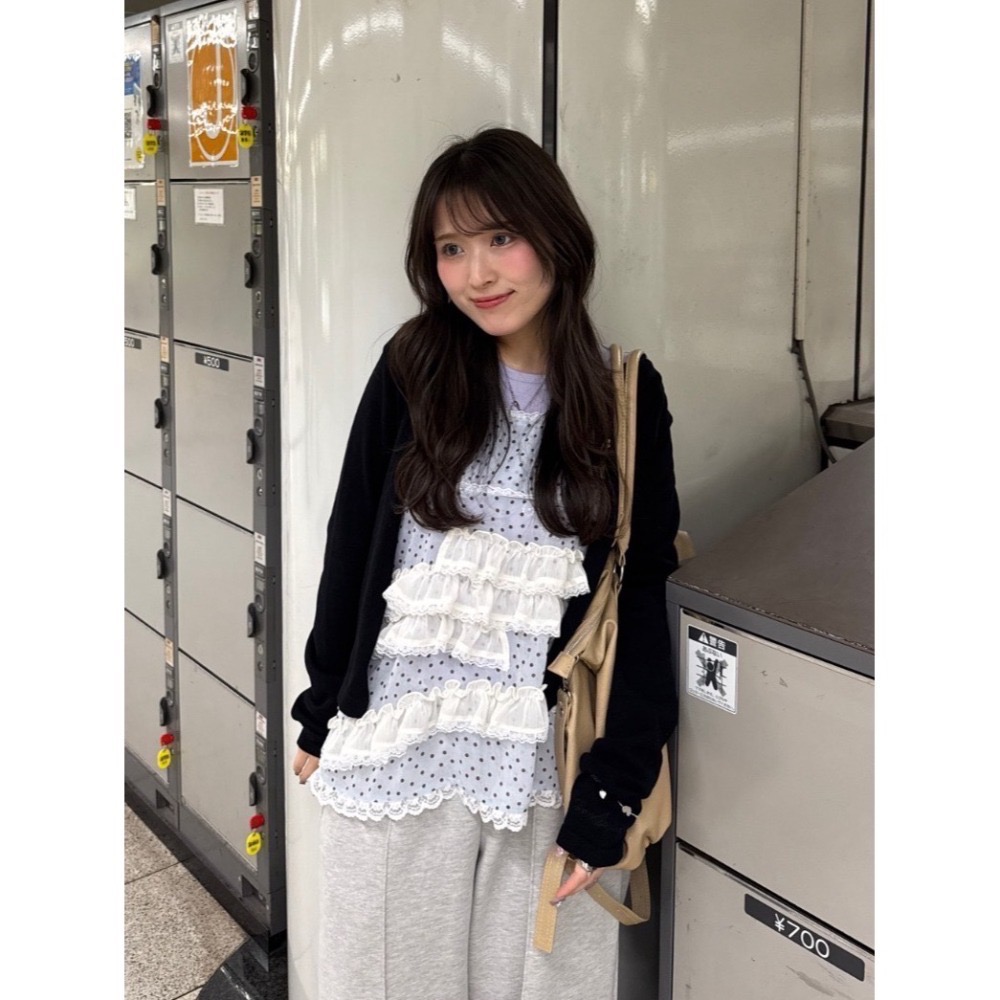【現貨】日系選品💕tina日單  春季絕美碎花波點花邊蛋糕層 輕盈 疊穿 吊帶罩衫 背心-細節圖4