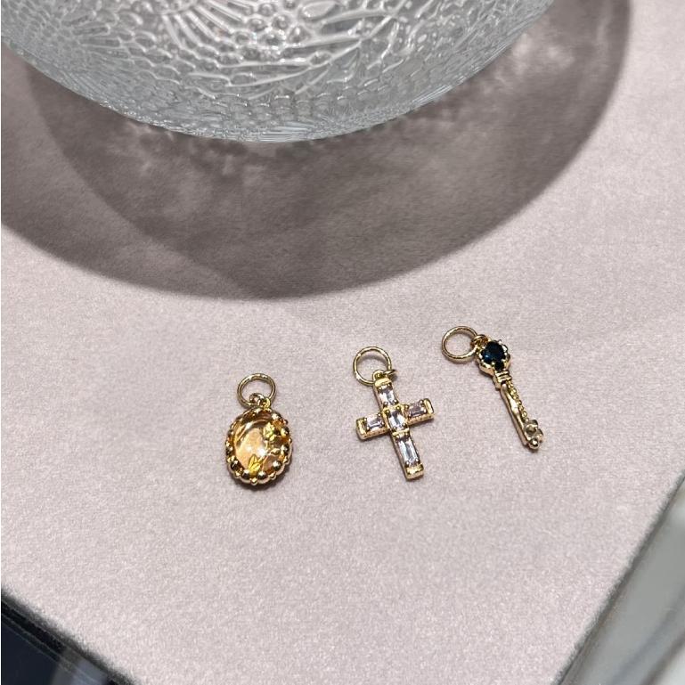 CEDONY｜迷你彩色寶石吊墜 鑲嵌天然水晶 蝴蝶結 星星 鑰匙 幸運草 十字架 古典鏡框｜吊墜 耳墜 鍊墜-細節圖3