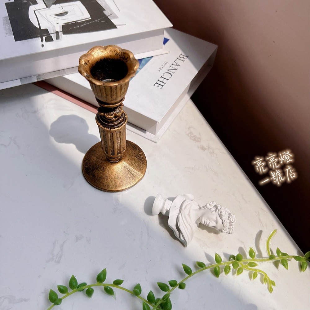 台灣現貨🕯️ 歐式復古燭臺  雕花燭台 拍照道具 居家擺設 仿舊燭台 美式復古 空間裝飾 拍照攝影 居家擺設 擺設-細節圖4