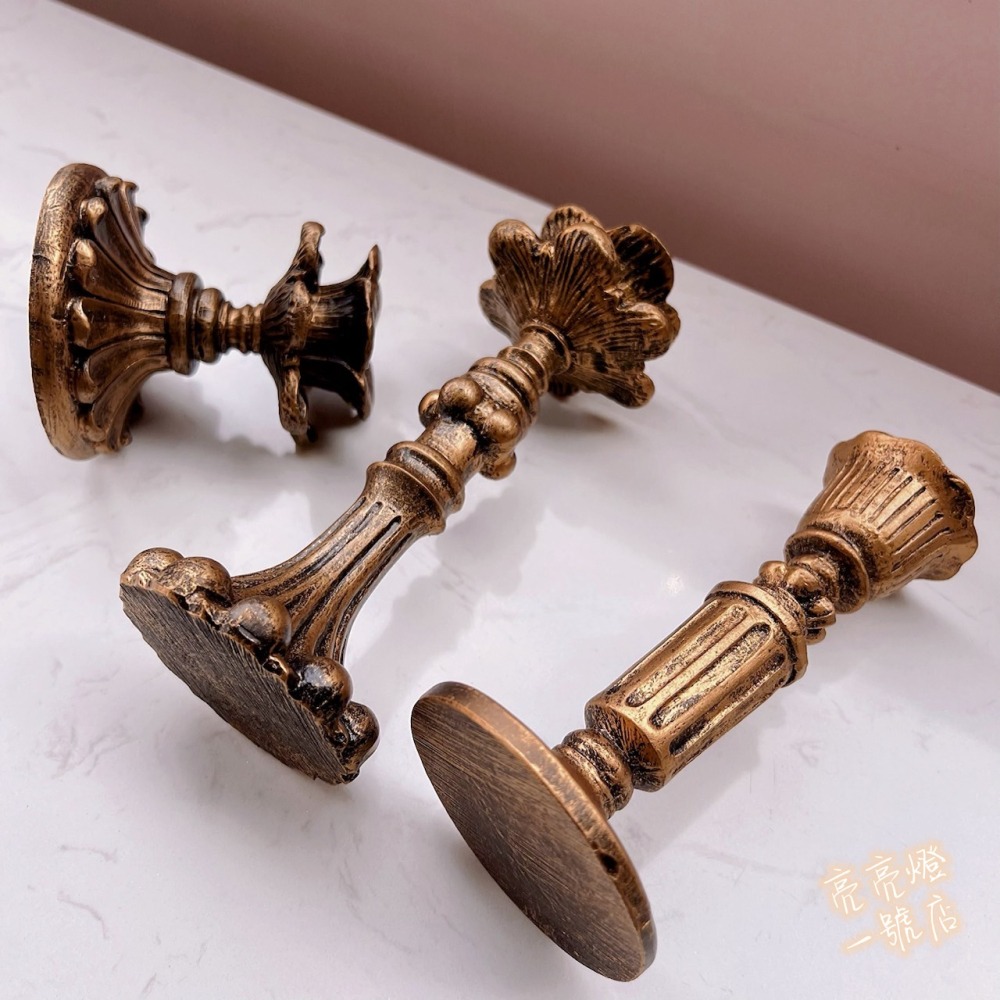 台灣現貨🕯️ 歐式復古燭臺  雕花燭台 拍照道具 居家擺設 仿舊燭台 美式復古 空間裝飾 拍照攝影 居家擺設 擺設-細節圖9