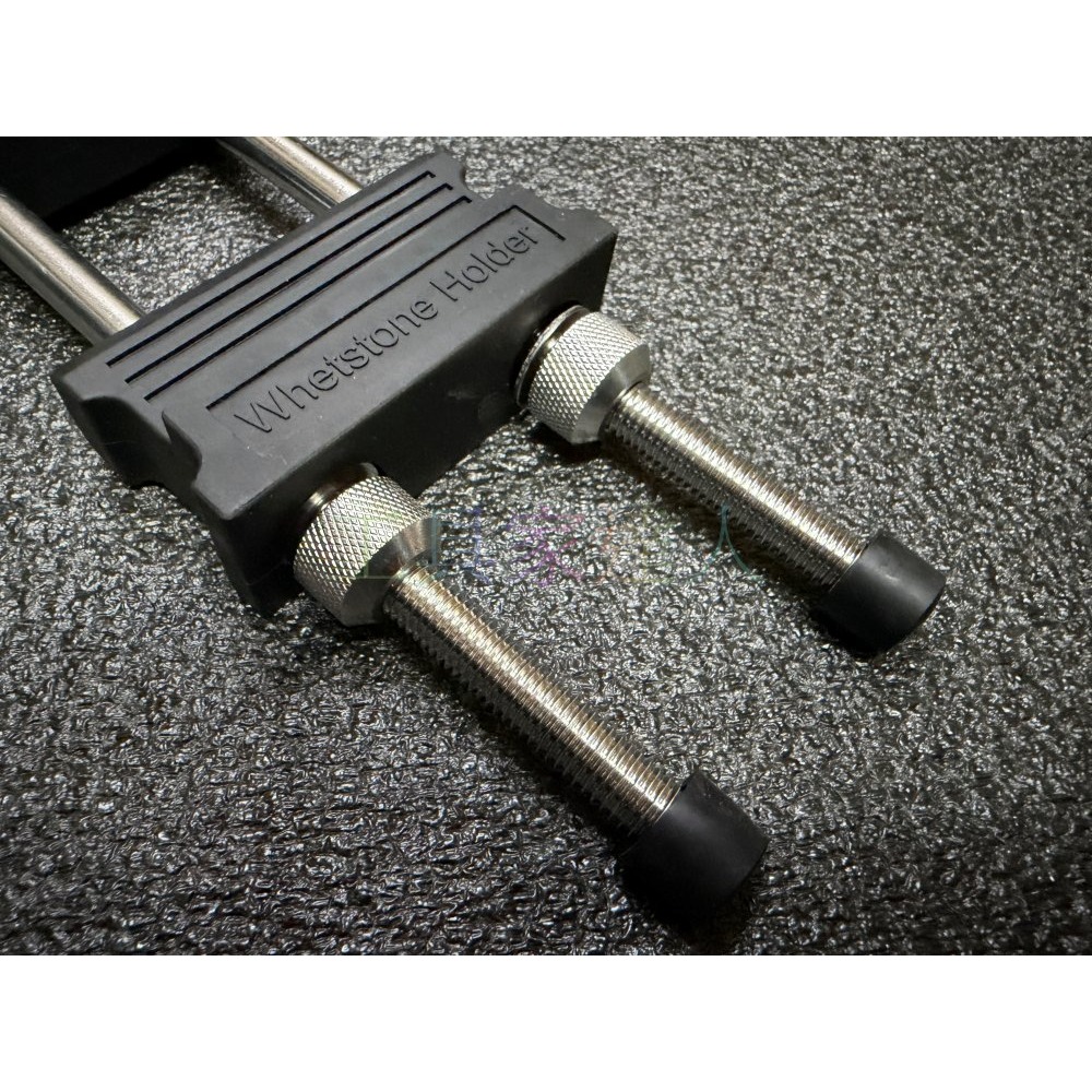 「工具家達人」 DMD 304 不鏽鋼 新款 磨刀架 砥石台 防滑磨刀架 砥石架 防滑橡膠底座 固定座 砥石座 磨刀座-細節圖3