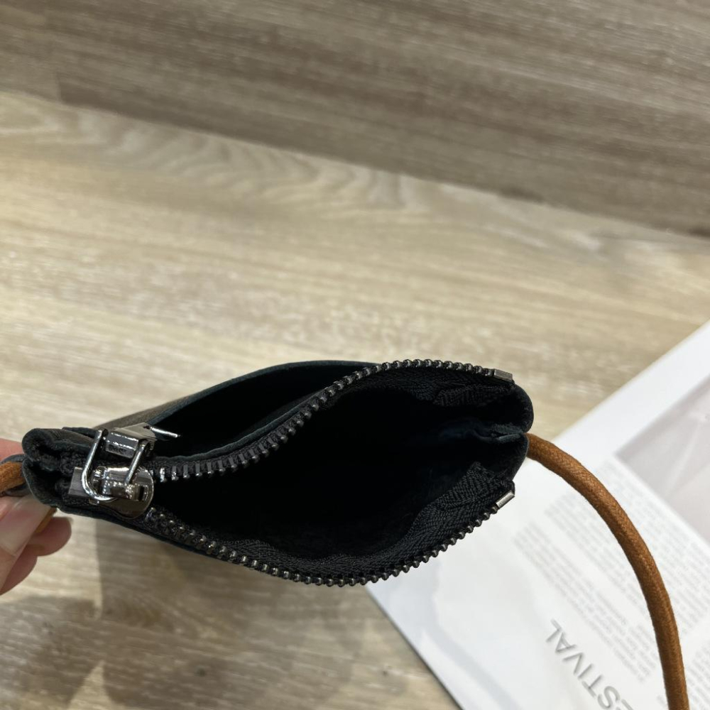 MOLISS｜AirPods 小歐洲手機包 真皮手機包 斜背包 肩背包 側背包 耳機包 相機包 小廢包 小包 男包 女包-細節圖3