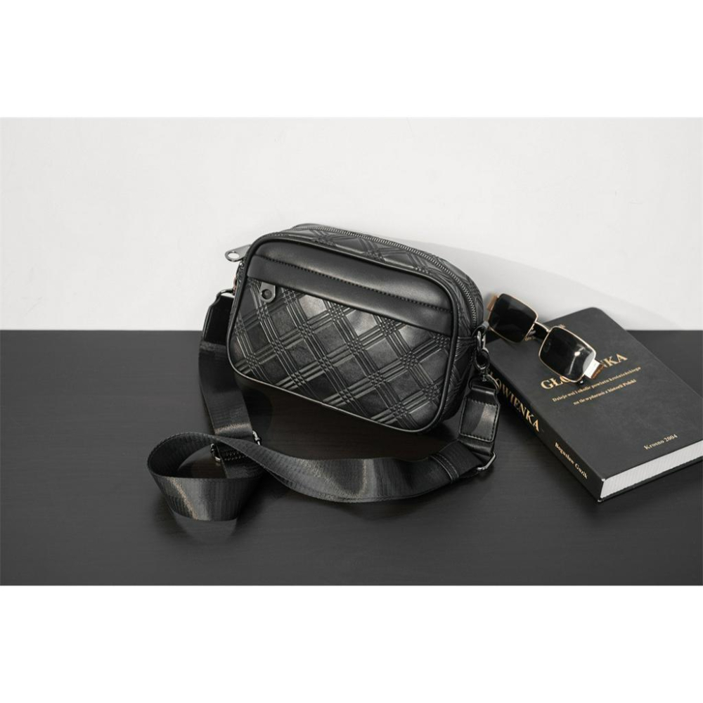 MOLISS｜質感小方包 男生包包 側背小包 斜背包 側背包 肩背包 相機包 隨身包 防潑水 男包 小包 皮革 包包 男-細節圖2