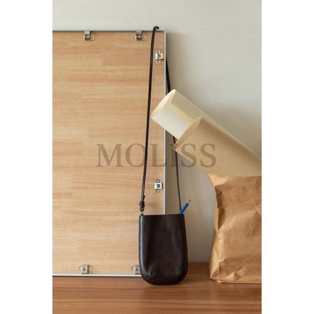 MOLISS｜AirPods 烏木色手感軟皮手機包 側背包 斜背包 肩背包 耳機包 鑰匙包 小包 男包 女包-細節圖3