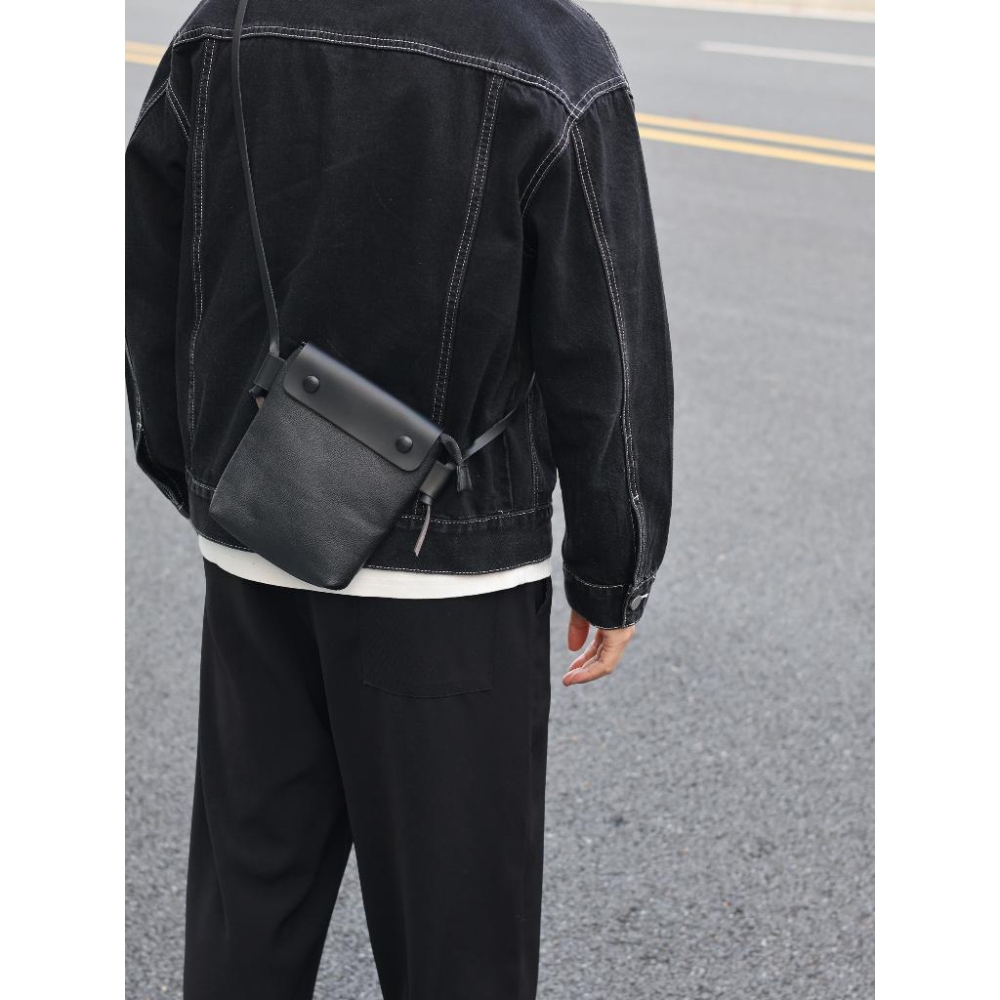 MOLISS｜曼波手機包 黑色小包 素皮革 非真皮 斜背包 肩背包 側背包 耳機包 小廢包 素食 小包 男包 女包 包包-細節圖5