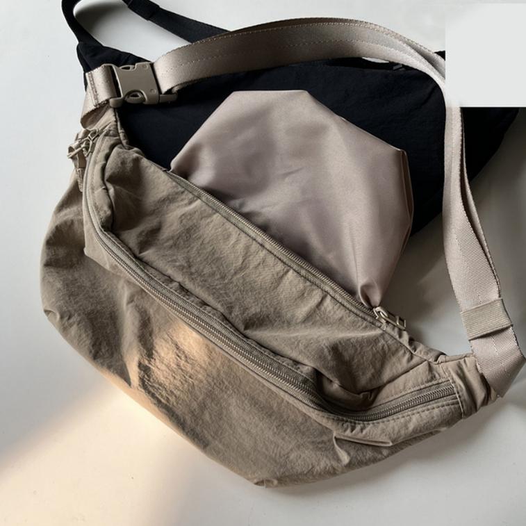 MOLISS｜大容量高品質防潑水包 男生包包 餃子包 水餃包 隨身包 出遊包 斜背包 側背包 斜揹包 旅行包 男包 小包-細節圖2