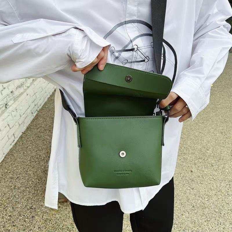 MOLISS｜4size 質感皮革側背包 磁扣翻蓋包 男生包包 斜背包 相機包 郵差包 肩背包 男包 小包 男-細節圖2