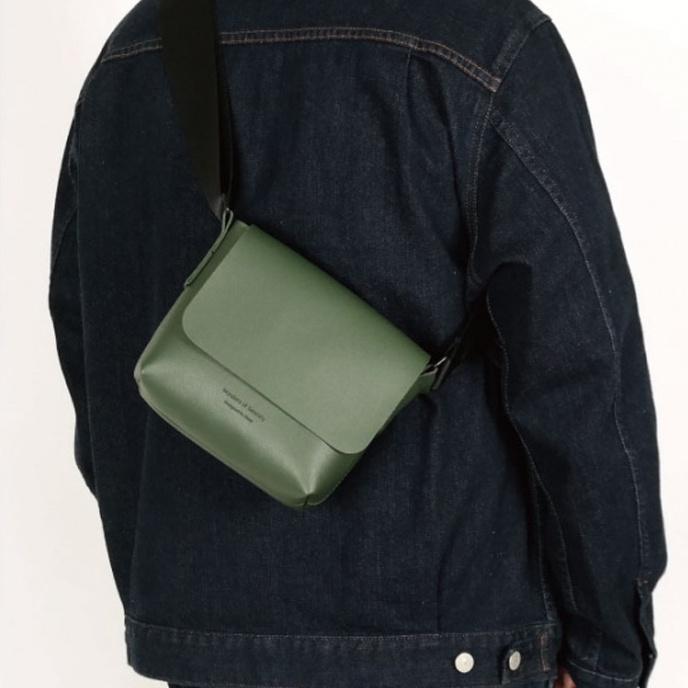 MOLISS｜4size 質感皮革側背包 磁扣翻蓋包 男生包包 斜背包 相機包 郵差包 肩背包 男包 小包 男-細節圖3