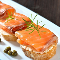 【鮮綠生活】(免運組)頂級智利煙燻鮭魚切片(250g±10%/包) *4包