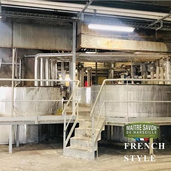 【法國玫翠思】亞麻油黑肥皂-薰衣草1Lx2入-細節圖5