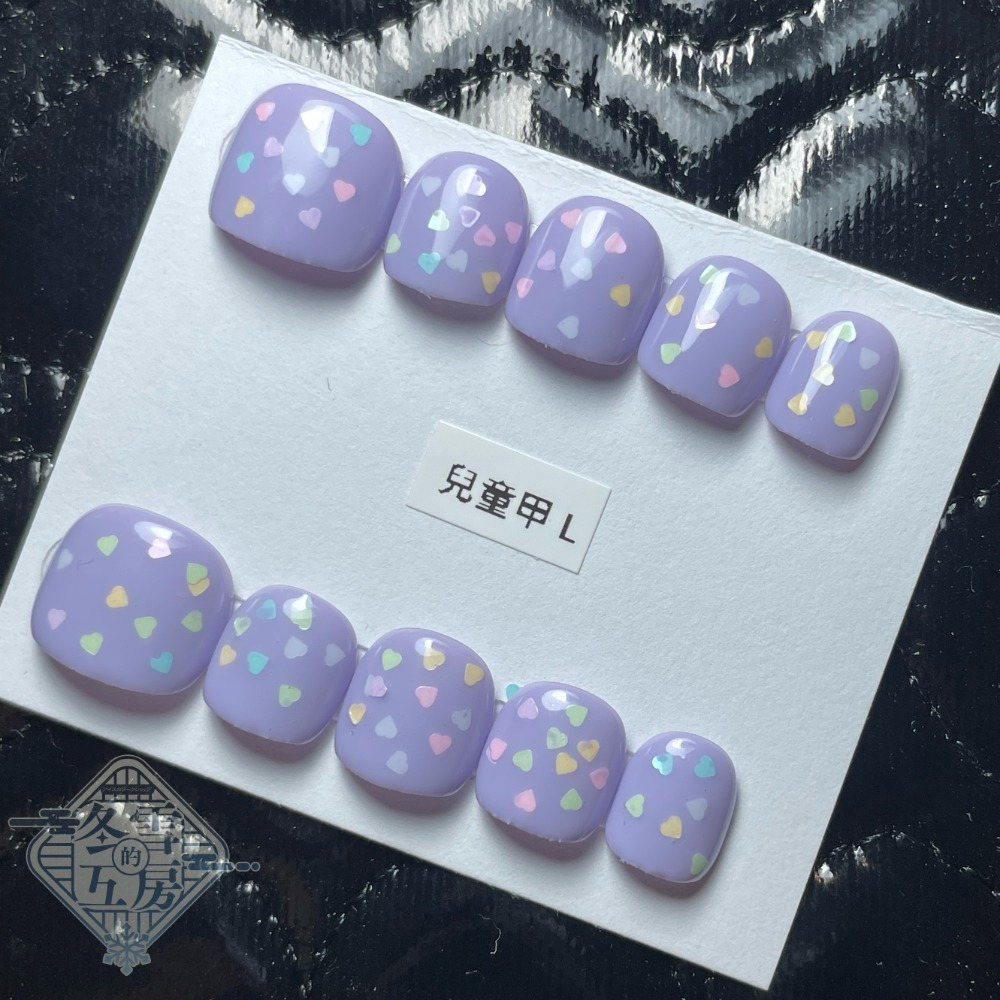 紫色底彩色愛心