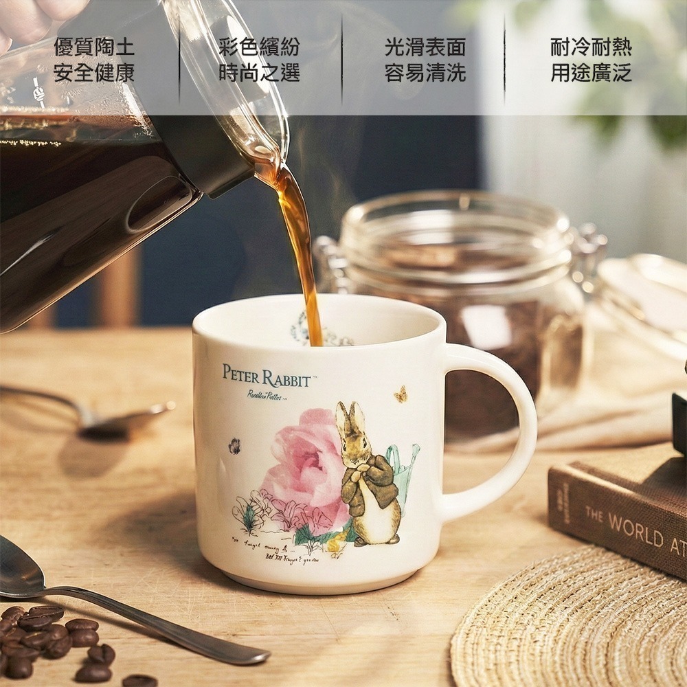 新品【PETER RABBIT】比得兔420ml手感陶瓷馬克杯-英倫復古風(藍/白) 陶瓷杯 咖啡杯 療癒杯 交換禮物-細節圖4