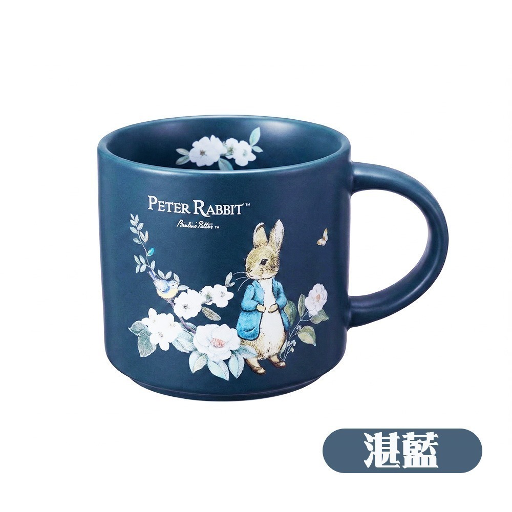 新品【PETER RABBIT】比得兔420ml手感陶瓷馬克杯-英倫復古風(藍/白) 陶瓷杯 咖啡杯 療癒杯 交換禮物-規格圖8