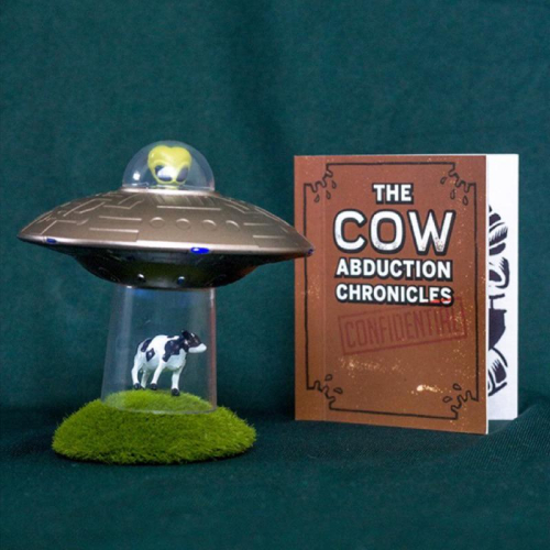預購 美國 外星人綁架牛 UFO Cow Abduction 幽浮 飛碟 乳牛 迷你玩具 桌上療癒小物