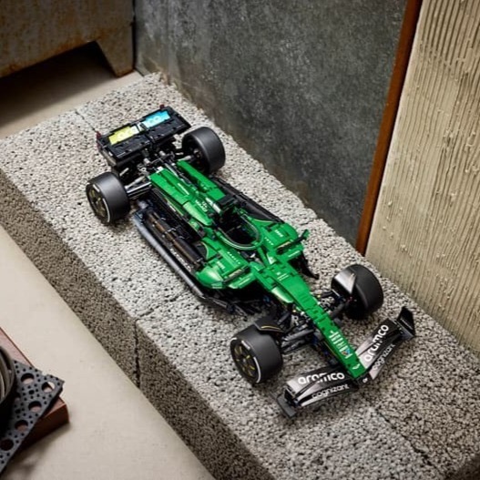 【椅比呀呀|高屏5800】LEGO 樂高 42240 Aston Martin Aramco AMR25 F1 賽車-細節圖4