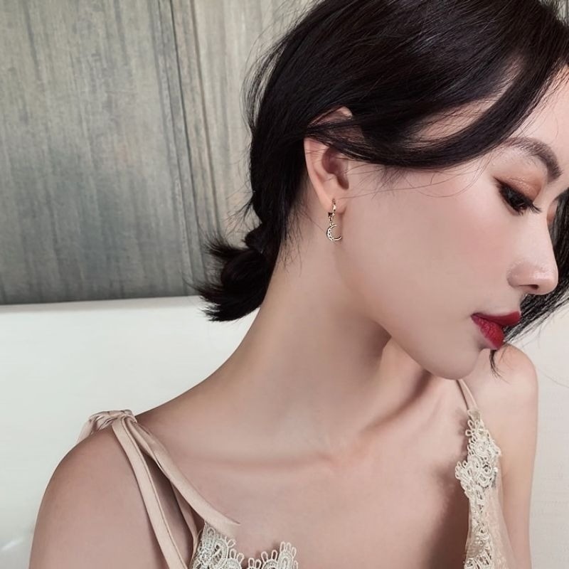 💖台灣現貨🌿東大門人氣款 水鑽星月 芒星 月亮 冷淡百搭不對稱氣質星月耳環 INS鑲鑽耳圈耳釦G136-細節圖3