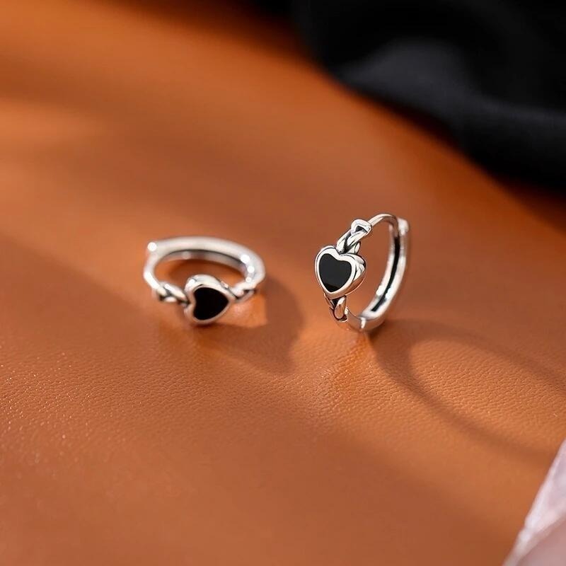 💖台灣現貨🌿甜酷風~黑色滴油愛心麻花耳環 設計感簡約個性耳扣 圓圈耳環 防敏耳環 愛心易扣耳環【G419】-細節圖7