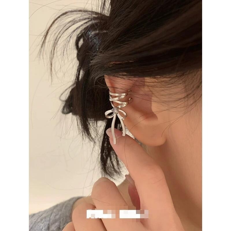 💖台灣現貨🌿絲帶美學耳骨夾 粉鑽蝴蝶結鏤空交叉無耳洞耳夾 清冷芭蕾風絲帶蝴蝶結百搭耳飾【G242】-細節圖3