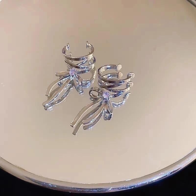 💖台灣現貨🌿絲帶美學耳骨夾 粉鑽蝴蝶結鏤空交叉無耳洞耳夾 清冷芭蕾風絲帶蝴蝶結百搭耳飾【G242】-細節圖4