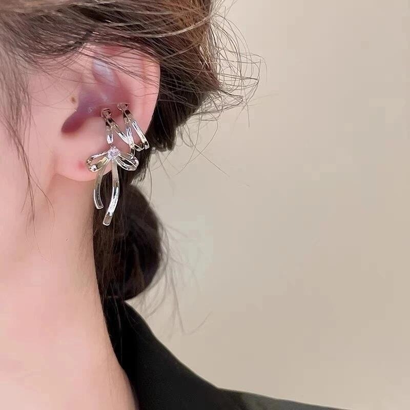 💖台灣現貨🌿絲帶美學耳骨夾 粉鑽蝴蝶結鏤空交叉無耳洞耳夾 清冷芭蕾風絲帶蝴蝶結百搭耳飾【G242】-細節圖9