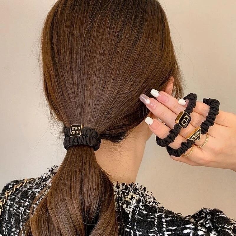 ✨台灣現貨🌿韓版金屬字母 黑色滴釉小腸髮圈 ins復古氣質簡約扎頭髮繩頭繩通勤髮飾【ND81】-細節圖2